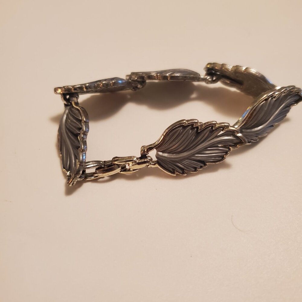 1 Silver Leaf Bracelet, item # A-1236, wt 24 grams. - Picture 6 of 10